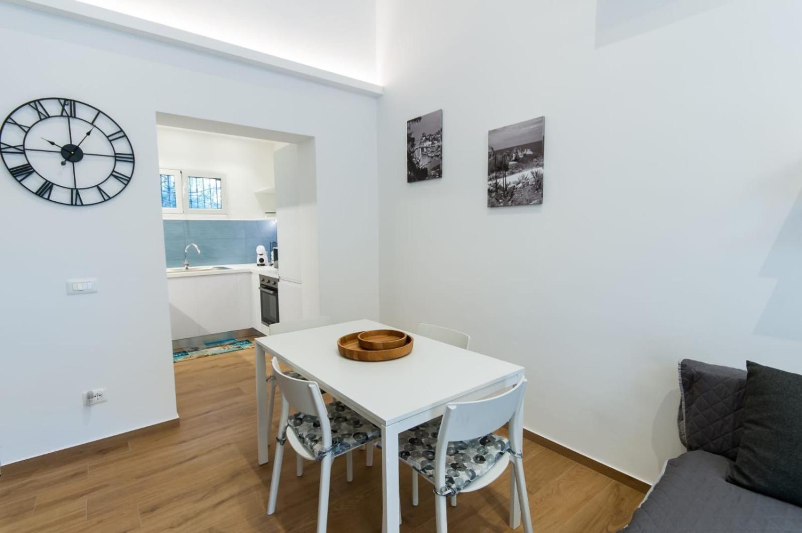 White Home カステッランマーレ・デル・ゴルフォ エクステリア 写真